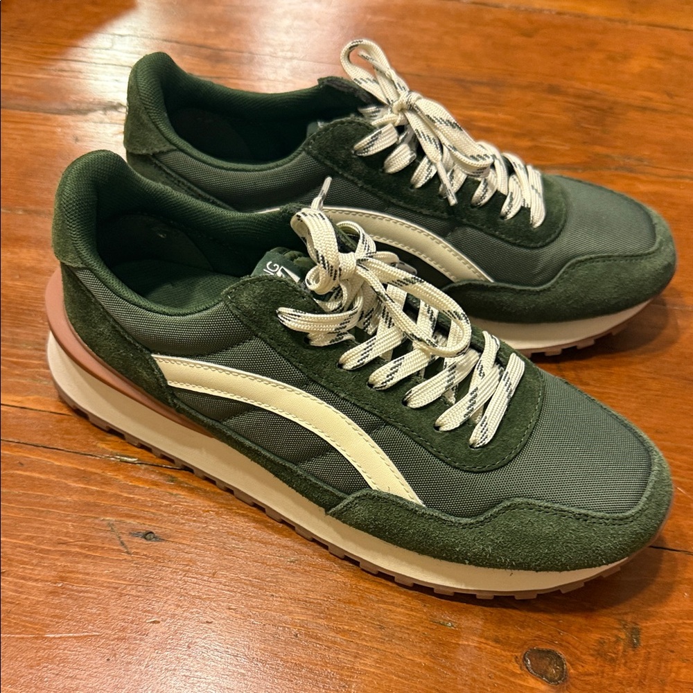 Nothing New brand Green Sneakers with White Accent, New. Men’s 7, Women’s 8.5